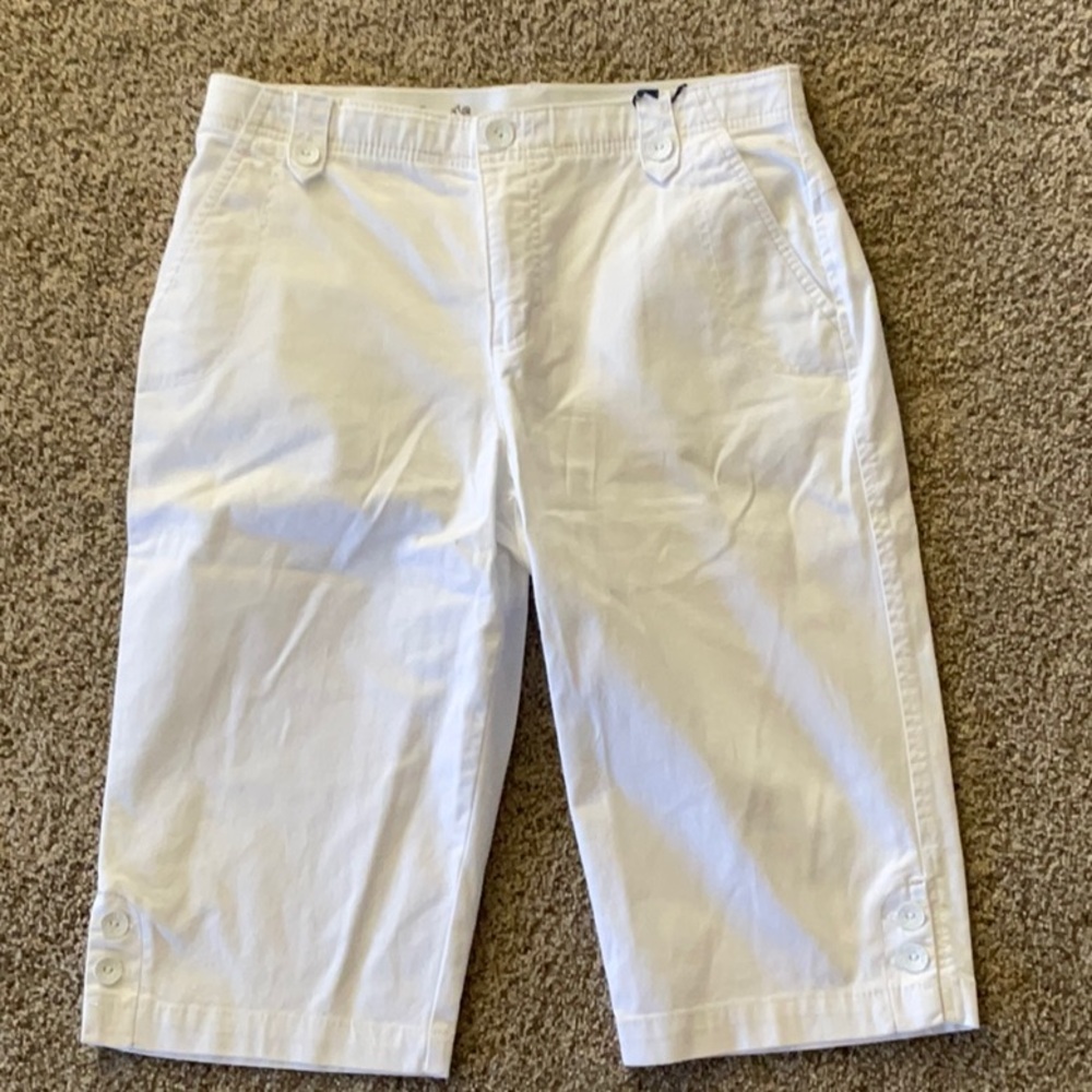 Women’s Gloria Vanderbilt - The Perfect Fit white capri shorts - New